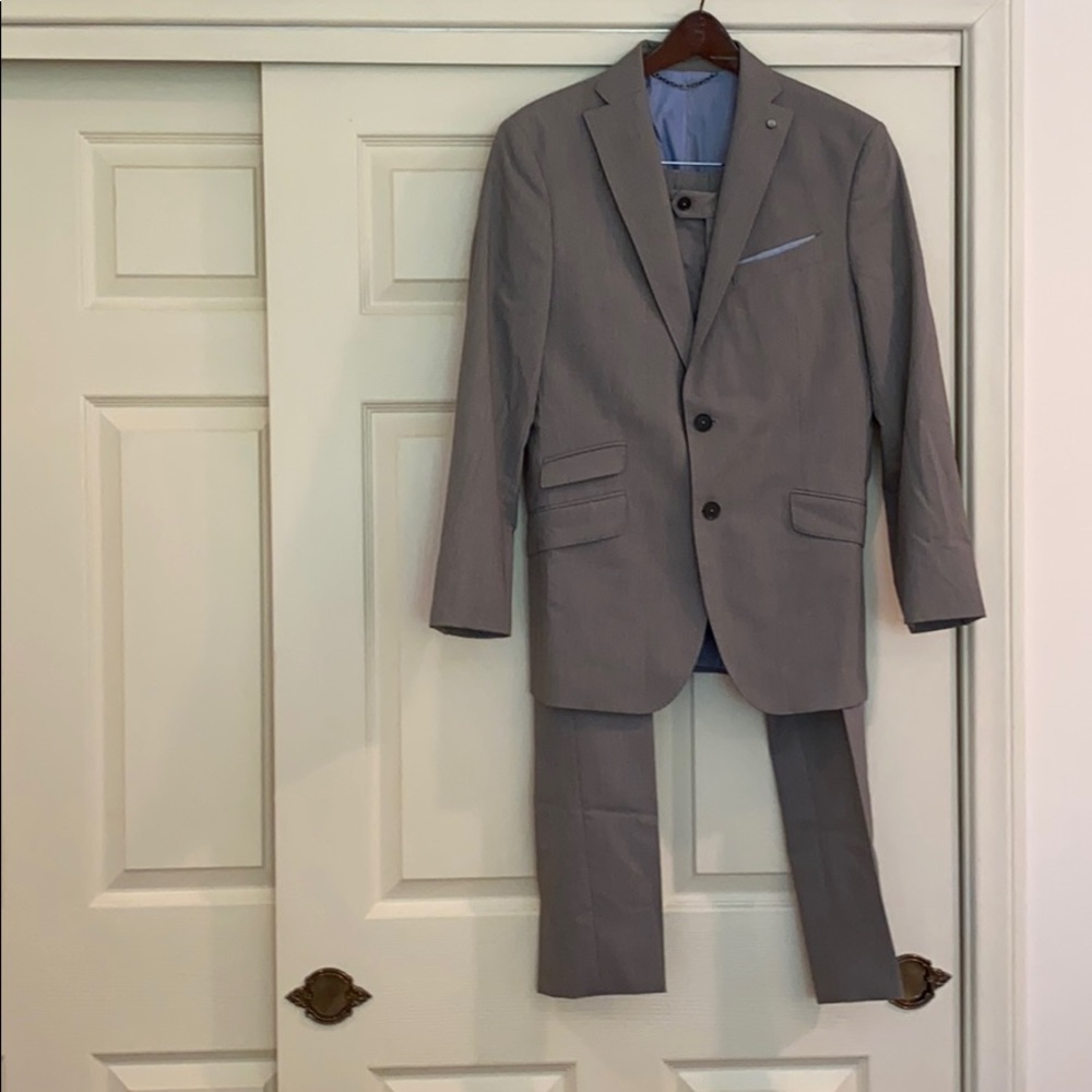 Zara Man light grey suit